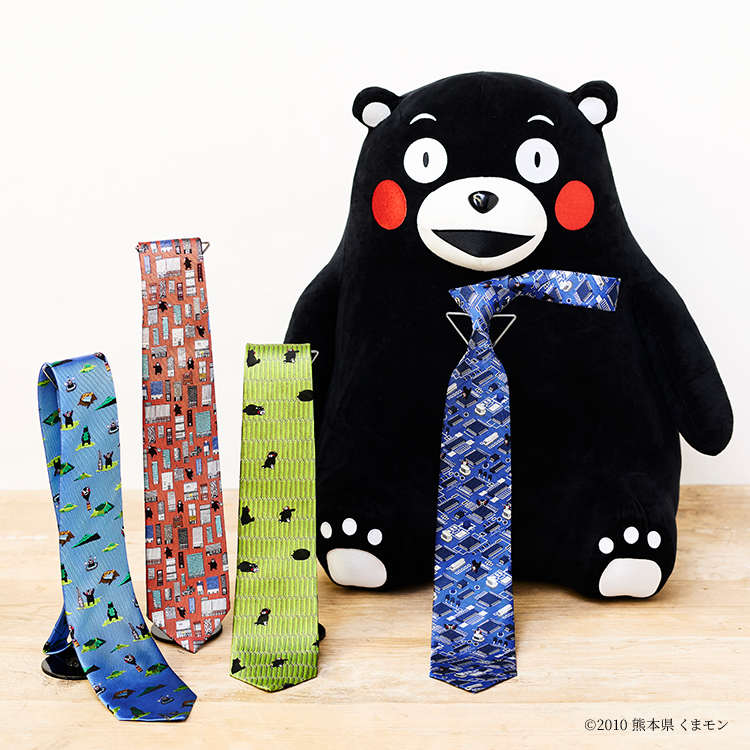 くまモンのぬいぐるみとくまモンコラボのネクタイ