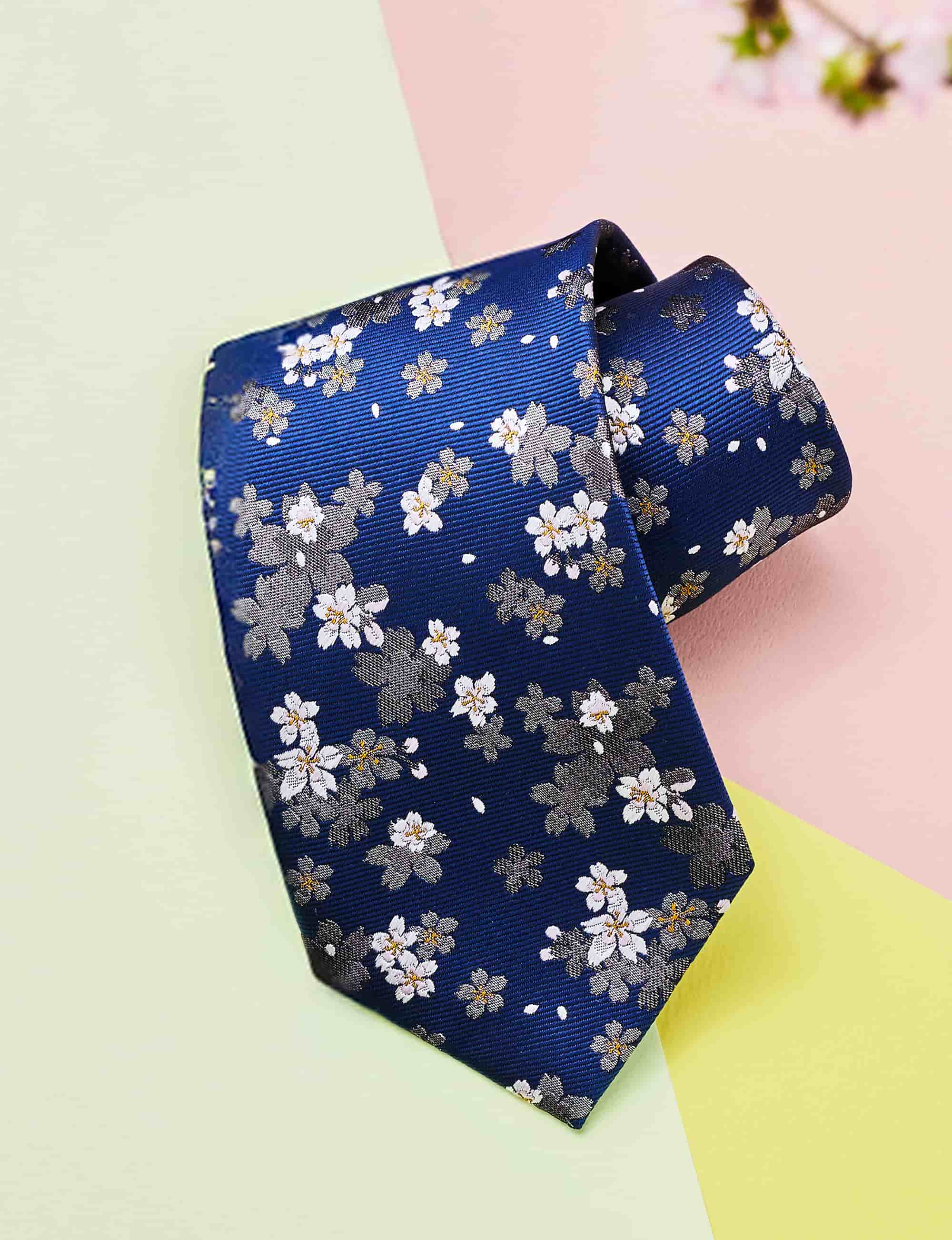 三つの春桜ネクタイ